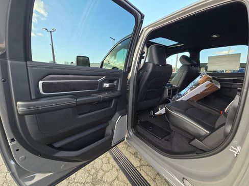 New 2026 RAM 3500 Laramie AWD/4WD image 19