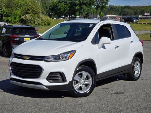 Used 2019 Chevrolet Trax LT w/ LT Convenience Package AWD/4WD image 2