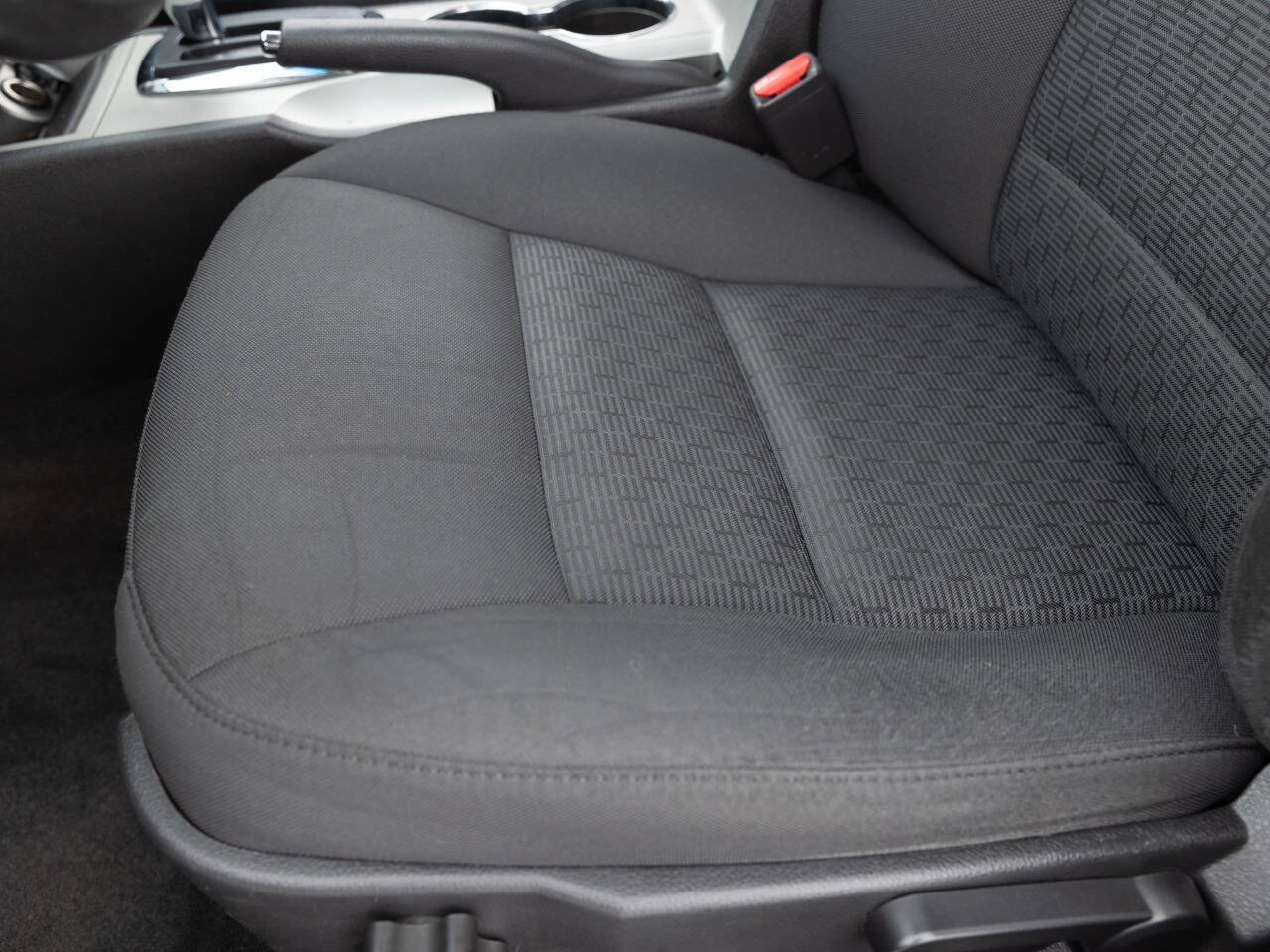 Used 2010 Ford Fusion SE FWD image 21