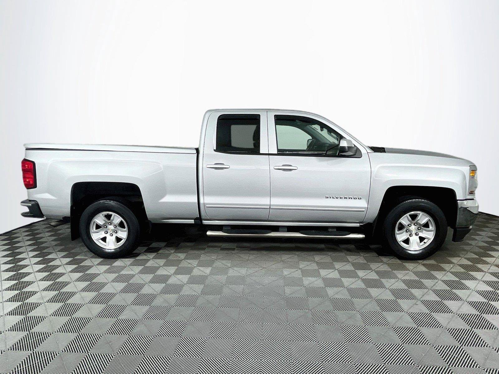 Used 2017 Chevrolet Silverado 1500 LT w/ All Star Edition RWD image 11