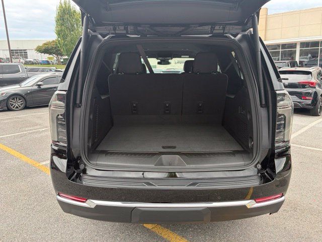 Used 2025 Chevrolet Suburban LT w/ Comfort Package AWD/4WD image 7