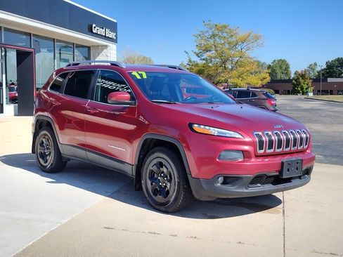 Used 2017 Jeep Cherokee Latitude w/ Cold Weather Group image 13
