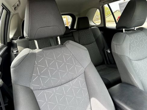 Used 2020 Toyota RAV4 XLE AWD/4WD image 19