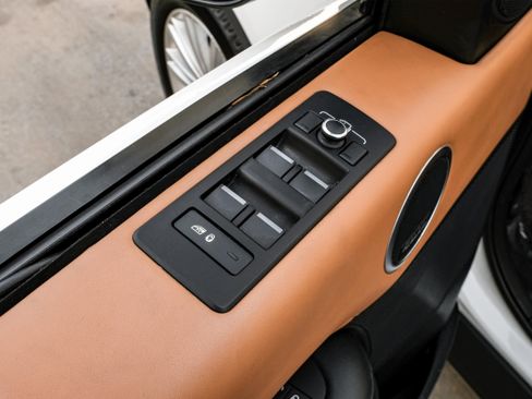 Used 2020 Land Rover Discovery HSE Luxury image 43