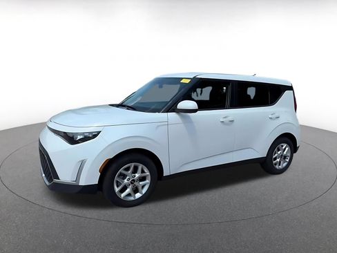 Used 2025 Kia Soul LX w/ LX Technology Package FWD image 8