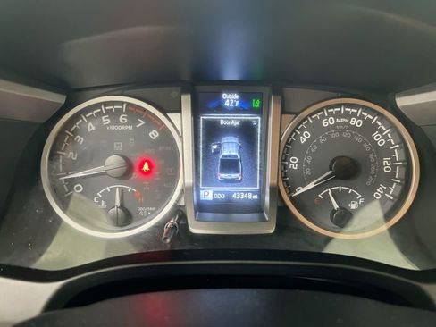 Used 2021 Toyota Tacoma SR5 w/ Trail Edition image 12