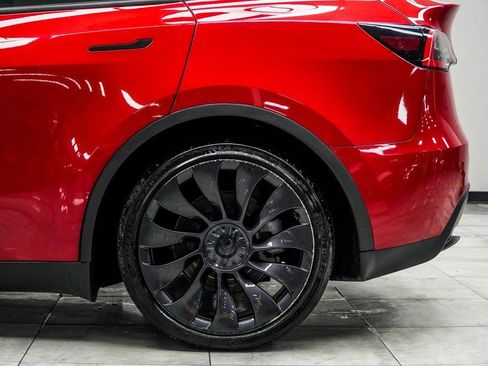 Used 2021 Tesla Model Y Long Range image 11