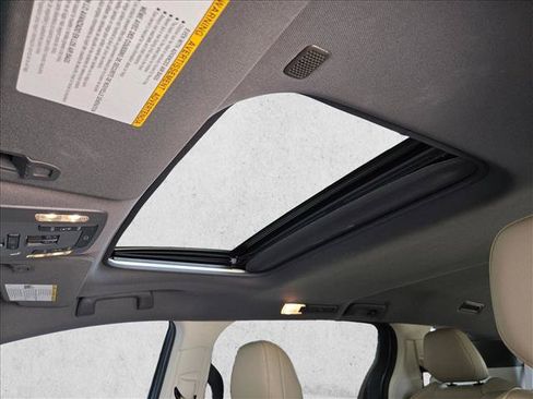 Used 2022 Toyota Sienna XLE FWD image 12