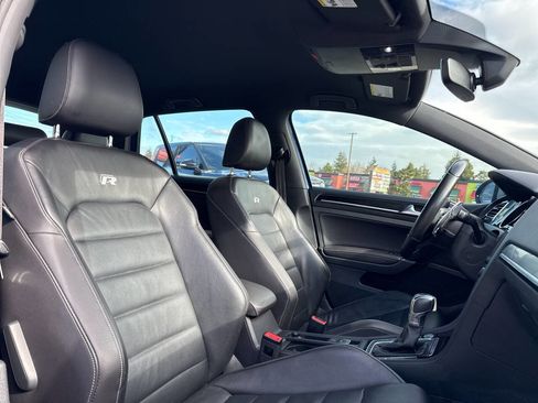 Used 2017 Volkswagen Golf R 4-Door image 16