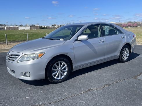Used 2010 Toyota Camry XLE image 5