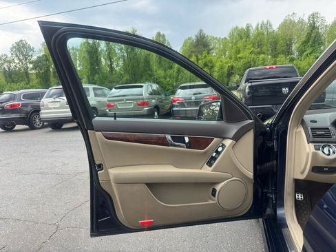 Used 2011 Mercedes-Benz C 300 4MATIC Sedan image 9
