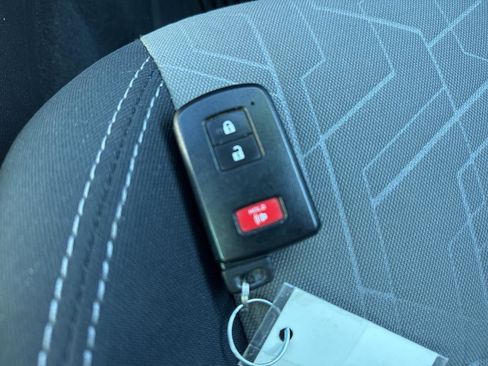 Used 2022 Toyota Tacoma TRD Off-Road image 27