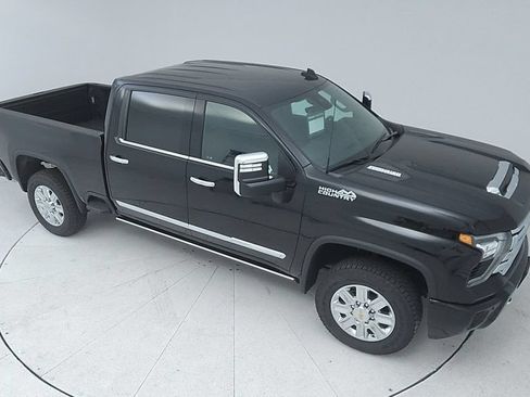 Used 2024 Chevrolet Silverado 2500 High Country w/ Technology Package AWD/4WD image 10