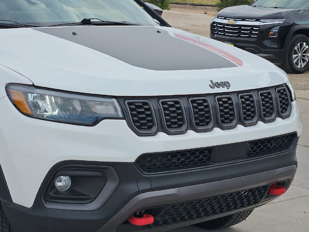 Used 2025 Jeep Compass Trailhawk AWD/4WD image 7