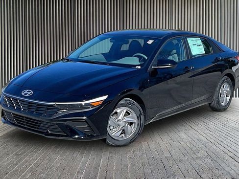 New 2026 Hyundai Elantra SE image 2