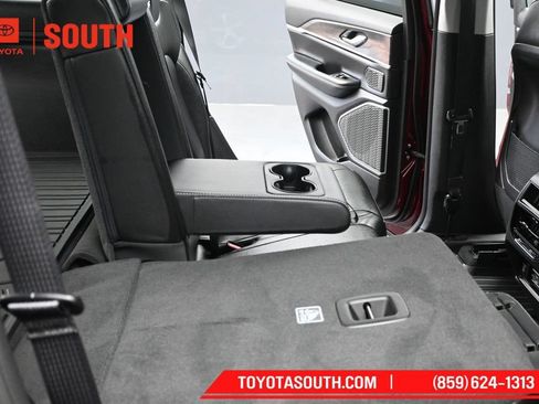 Used 2023 Jeep Grand Cherokee Limited AWD/4WD image 28