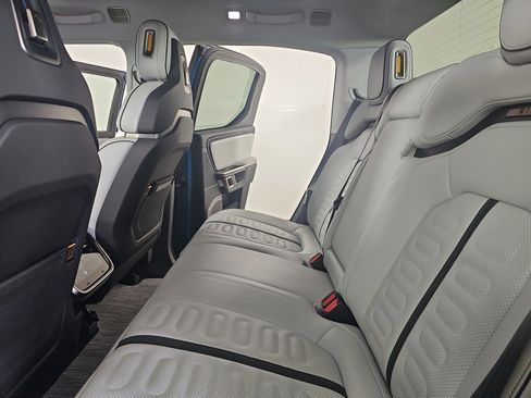 Used 2023 Rivian R1T Adventure image 21