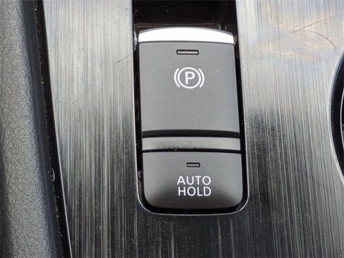 Used 2025 Nissan Rogue SV image 25