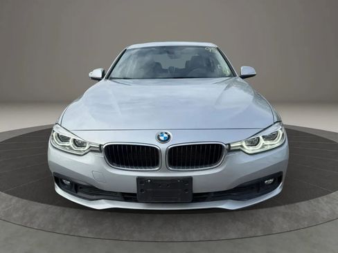 Used 2018 BMW 320i xDrive Sedan w/ Convenience Package image 2