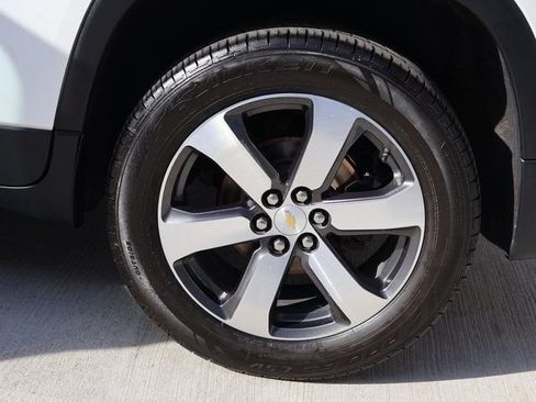 Used 2018 Chevrolet Traverse LT image 45