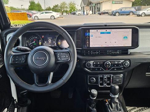 Used 2024 Jeep Wrangler Unlimited w/ Convenience Group AWD/4WD image 2