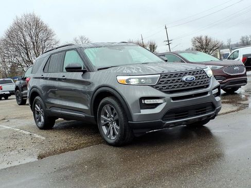 Certified 2023 Ford Explorer XLT w/ Equipment Group 202A AWD/4WD image 7