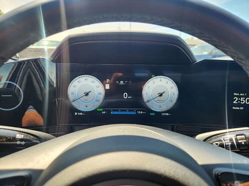 Used 2025 Hyundai Elantra SEL FWD image 7
