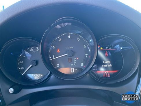 Used 2023 Porsche Macan image 16