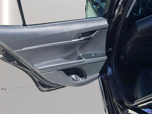 Used 2019 Toyota Camry SE FWD image 14