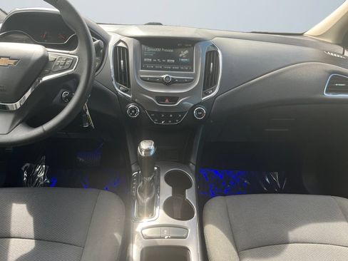 Used 2017 Chevrolet Cruze LT FWD image 11