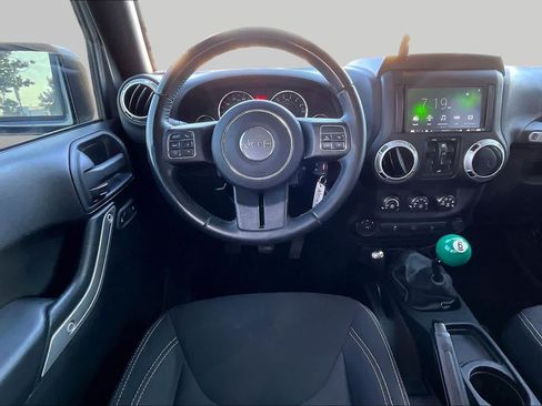 Used 2016 Jeep Wrangler Unlimited Rubicon w/ Connectivity Group AWD/4WD image 6