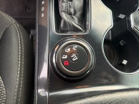 Used 2019 Ford Explorer XLT w/ Equipment Group 201A AWD/4WD image 29