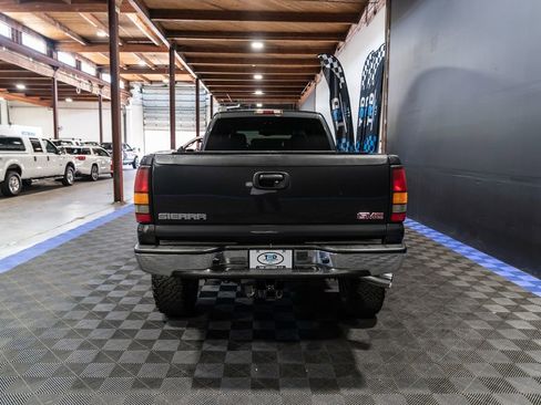 Used 2004 GMC Sierra 3500 SLT w/ Heavy-Duty Power Package AWD/4WD image 5