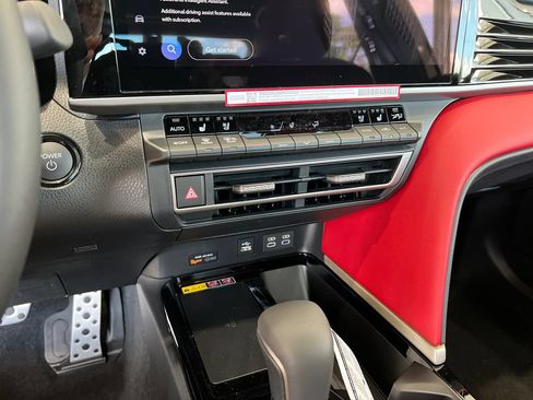 New 2026 Toyota Camry Hybrid FWD image 27