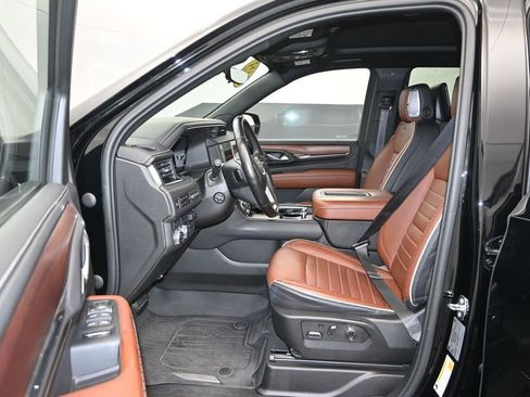 Used 2023 GMC Yukon Denali Ultimate AWD/4WD image 13