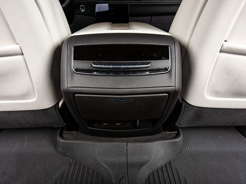 Used 2025 Cadillac Escalade ESV Sport Platinum w/ LPO, ONYX Package image 34