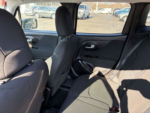 Used 2020 Jeep Renegade Latitude image 19