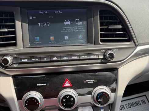 Used 2019 Hyundai Elantra SEL FWD image 17