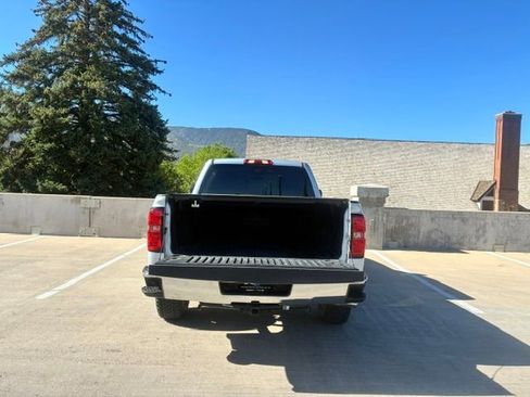 Used 2018 Chevrolet Silverado 1500 LT AWD/4WD image 9
