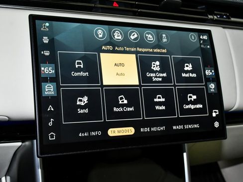 Used 2025 Land Rover Range Rover SE image 40