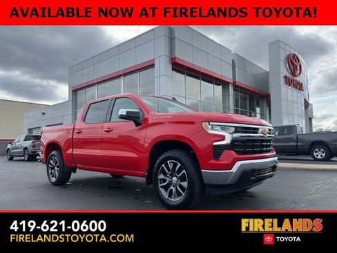 Used 2024 Chevrolet Silverado 1500 LT image 1