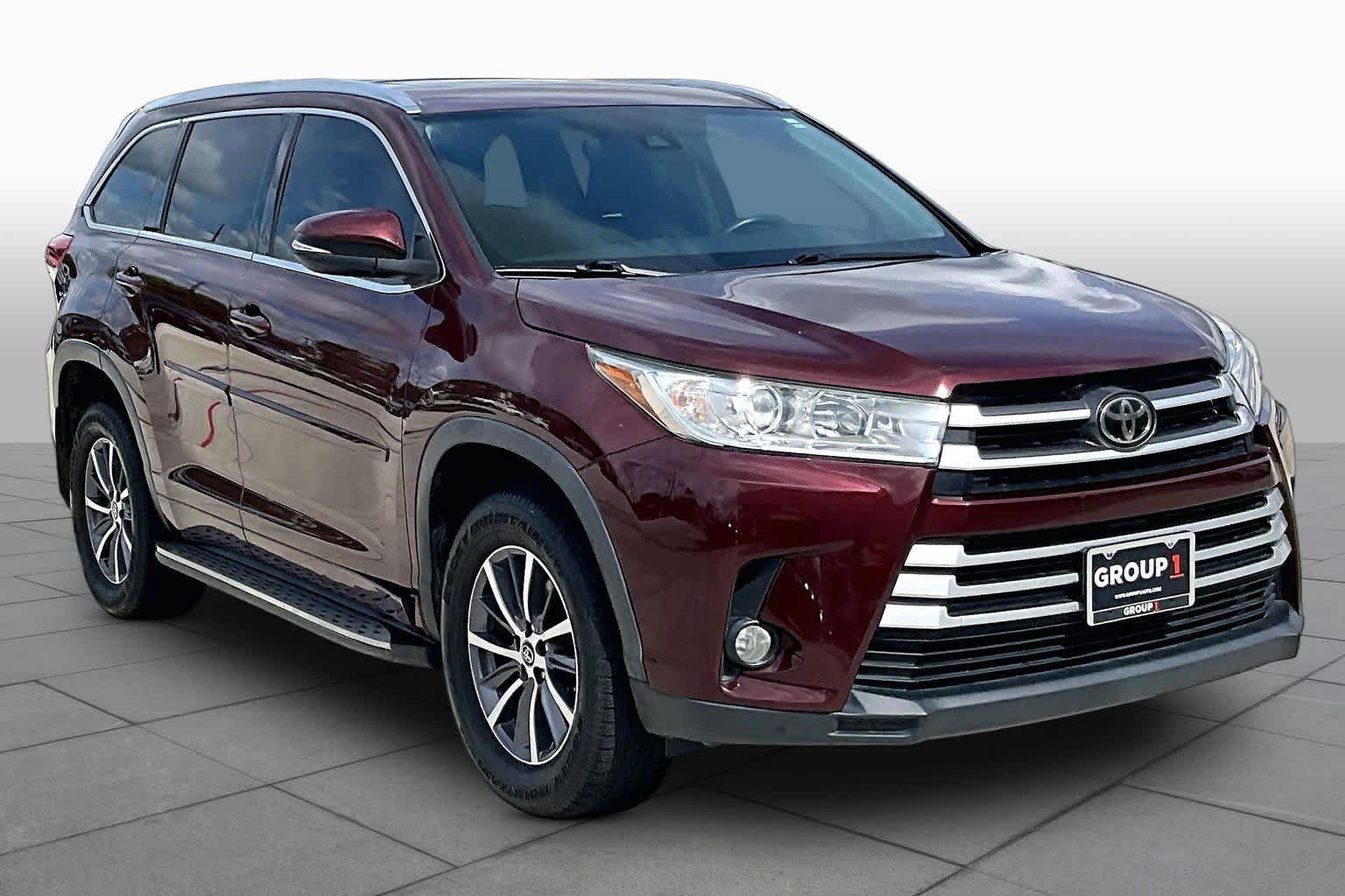 Used 2017 Toyota Highlander XLE FWD image 3