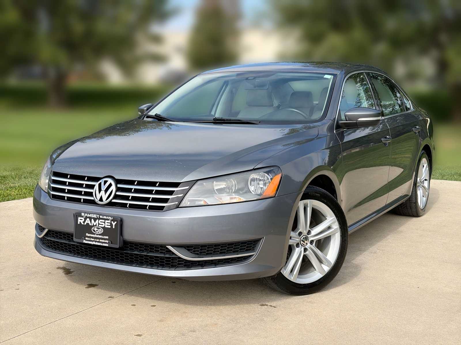 Used 2015 Volkswagen Passat TDI SE FWD image 1