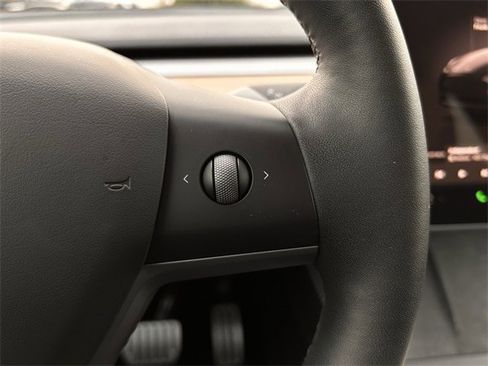 Used 2023 Tesla Model Y Performance image 15