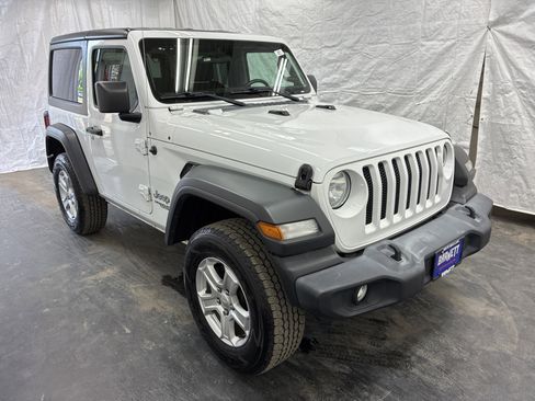 Used 2019 Jeep Wrangler Sport AWD/4WD image 3