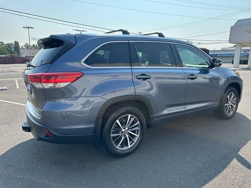 Used 2017 Toyota Highlander XLE AWD/4WD image 6