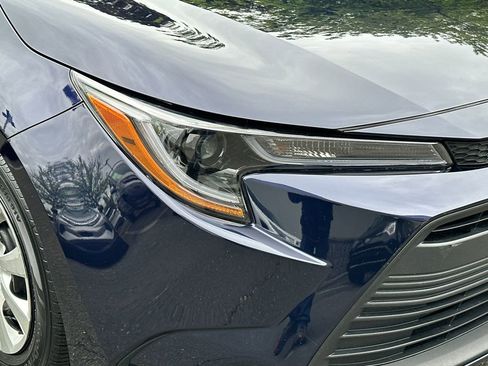 Used 2025 Toyota Corolla LE FWD image 7