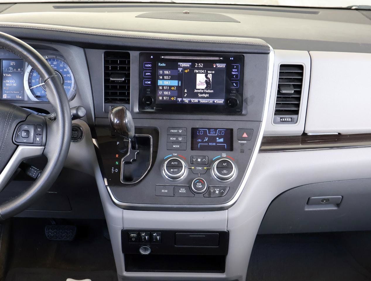 Used 2015 Toyota Sienna XLE FWD image 17