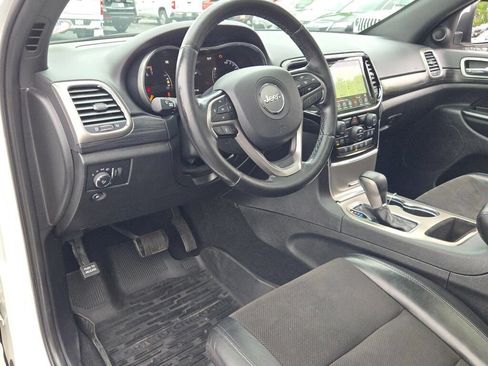 Certified 2021 Jeep Grand Cherokee Laredo X AWD/4WD image 25