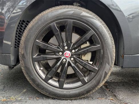 Used 2017 Jaguar F-PACE Prestige image 32